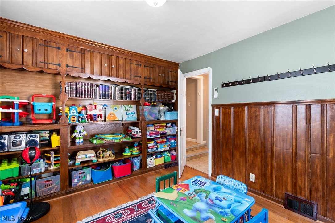 4493 Groveland Road University Heights OH 44118