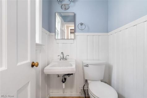 4493 Groveland Road University Heights OH 44118