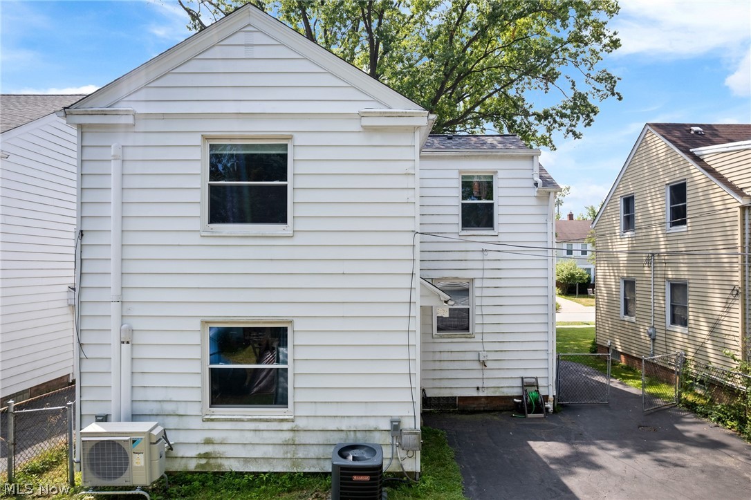 4493 Groveland Road University Heights OH 44118