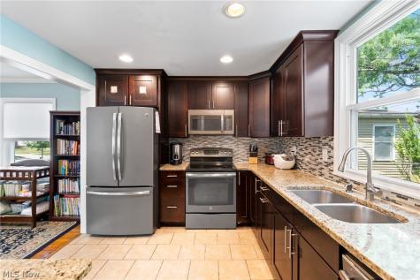 4493 Groveland Road University Heights OH 44118