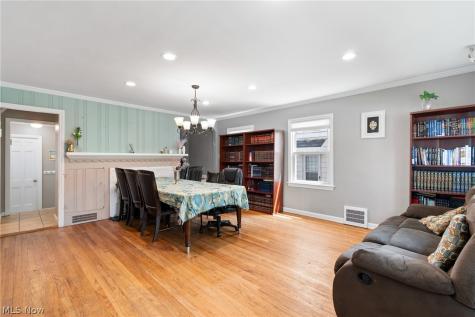 4493 Groveland Road University Heights OH 44118