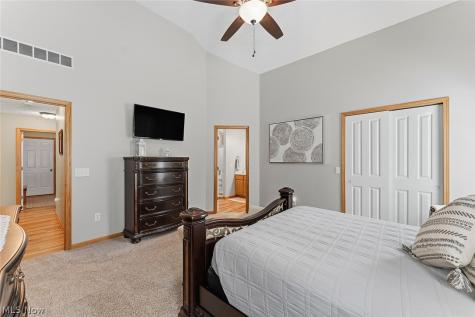 15249 Oak Hollow Lane Strongsville OH 44149