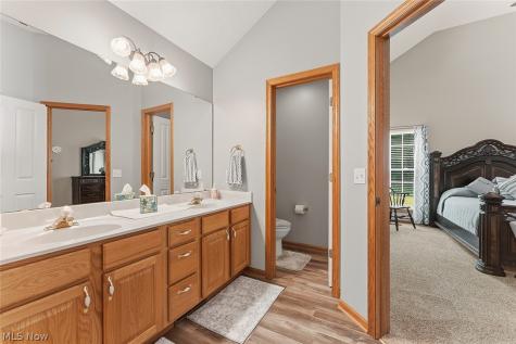 15249 Oak Hollow Lane Strongsville OH 44149