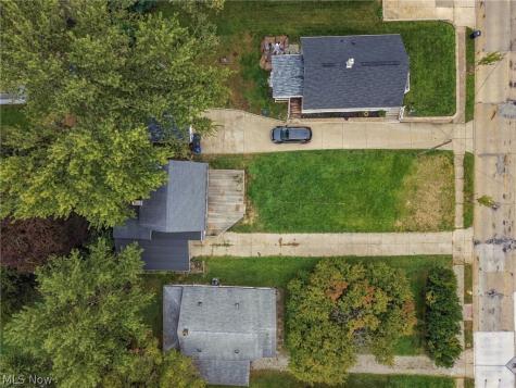 1833 Springfield Center Road Akron OH 44312
