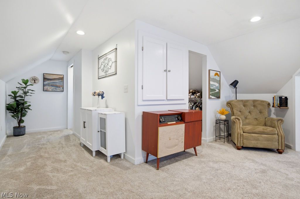 2463 Lee Road Cleveland Heights OH 44118
