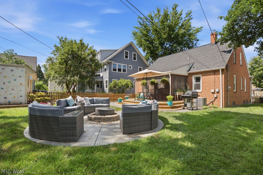 2463 Lee Road Cleveland Heights OH 44118