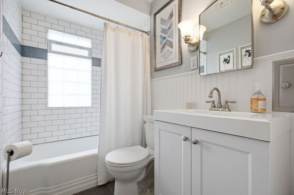 2463 Lee Road Cleveland Heights OH 44118