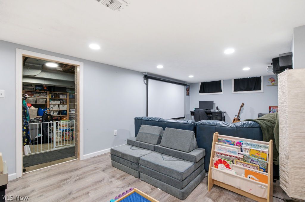 2463 Lee Road Cleveland Heights OH 44118