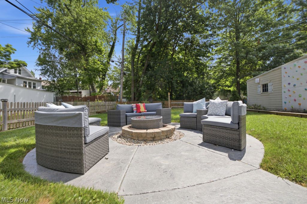 2463 Lee Road Cleveland Heights OH 44118