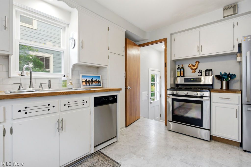 2463 Lee Road Cleveland Heights OH 44118