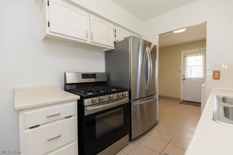 520 Ironwood Court Elyria OH 44035