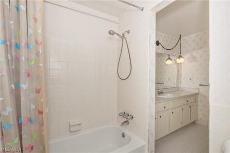 5134 Hickory Drive Cleveland OH 44124