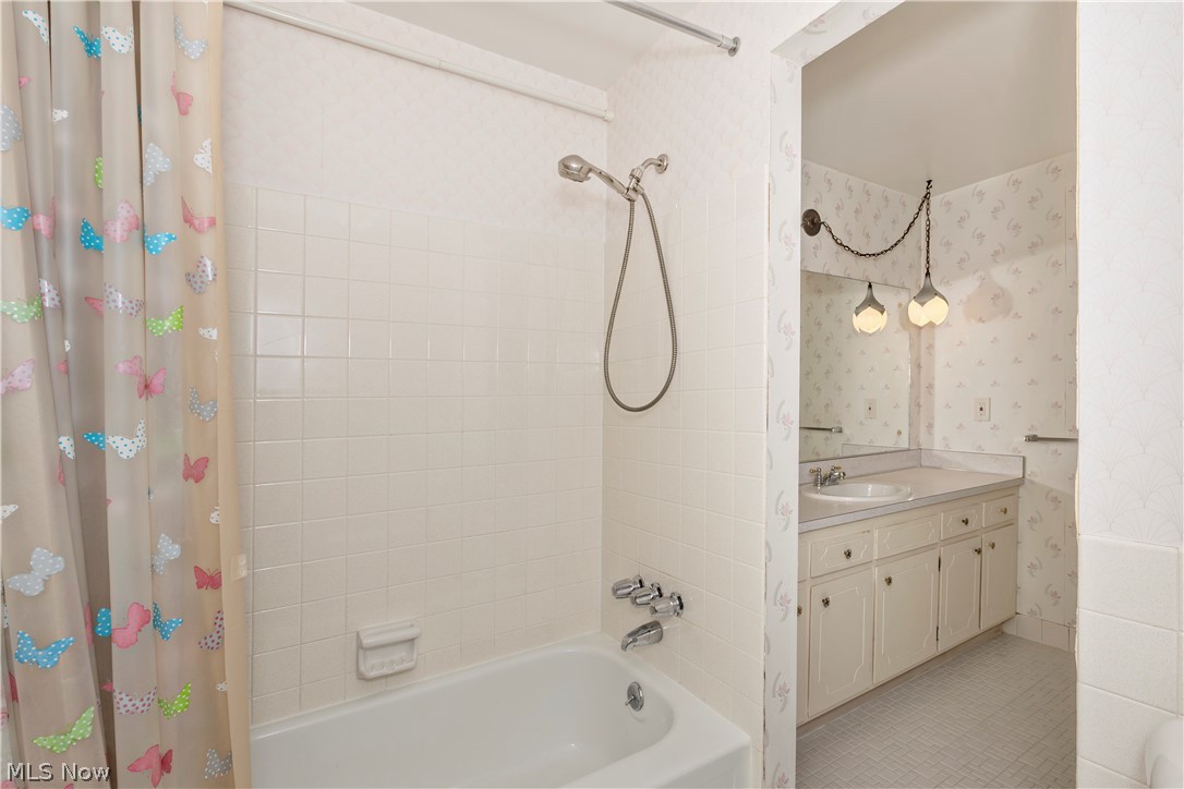 5134 Hickory Drive Cleveland OH 44124