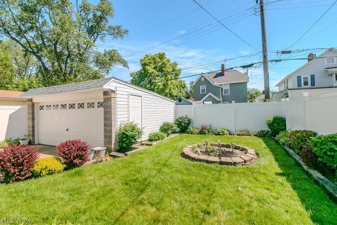 17709 Crestland Road Cleveland OH 44119