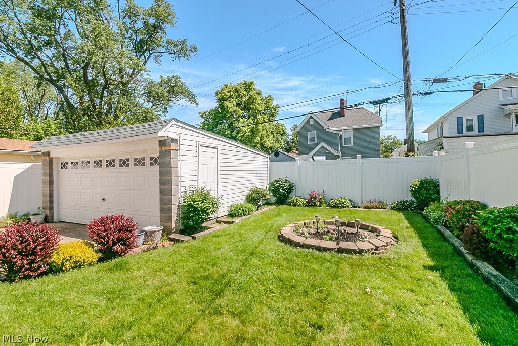 17709 Crestland Road Cleveland OH 44119