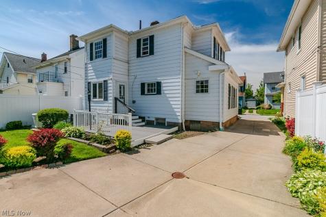 17709 Crestland Road Cleveland OH 44119