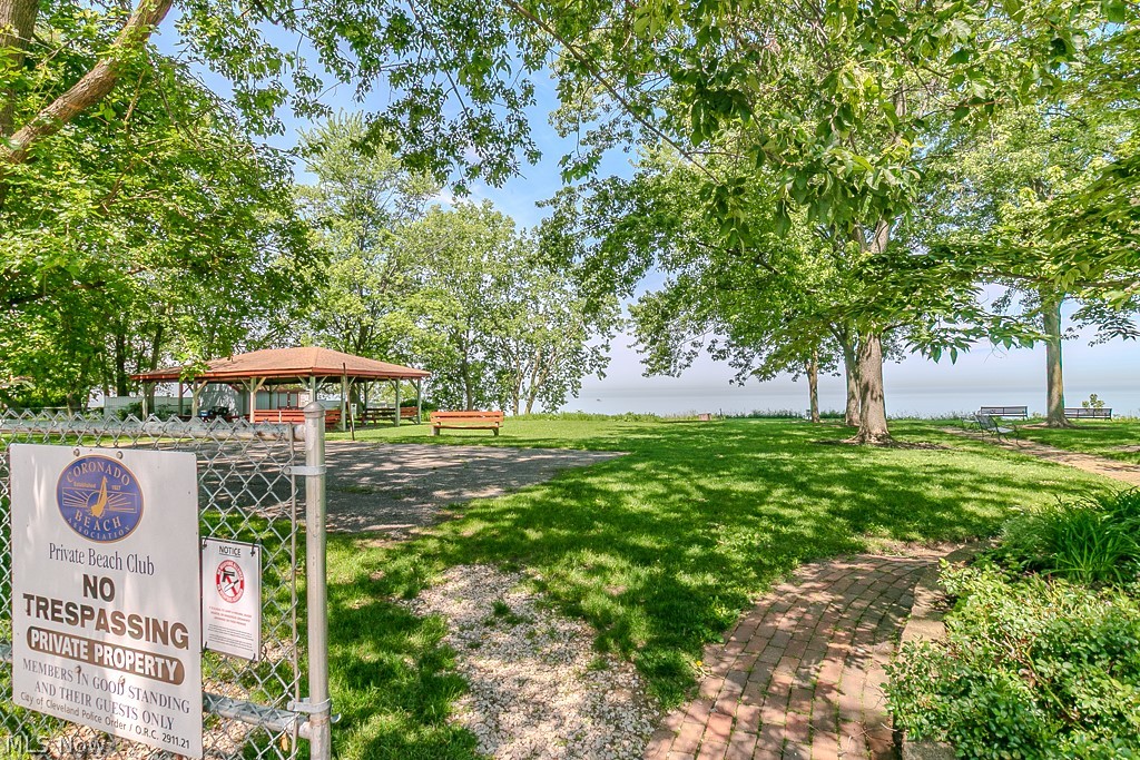 17709 Crestland Road Cleveland OH 44119