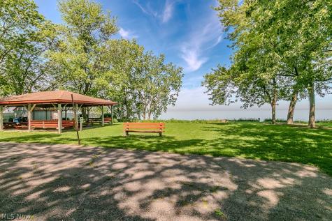 17709 Crestland Road Cleveland OH 44119