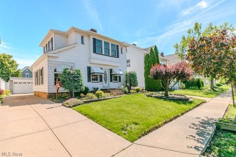 17709 Crestland Road Cleveland OH 44119