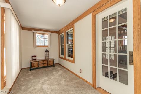 17709 Crestland Road Cleveland OH 44119