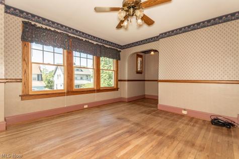 17709 Crestland Road Cleveland OH 44119
