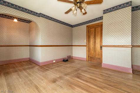 17709 Crestland Road Cleveland OH 44119