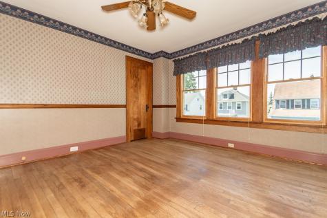 17709 Crestland Road Cleveland OH 44119