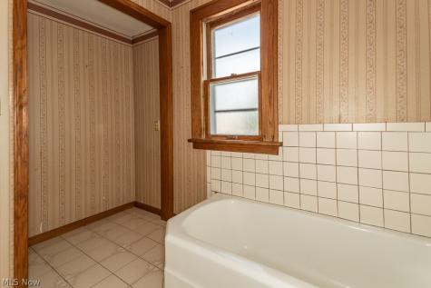 17709 Crestland Road Cleveland OH 44119