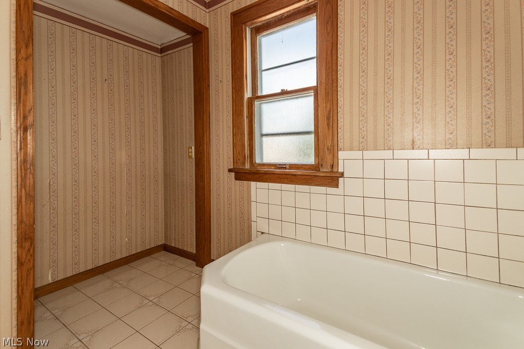 17709 Crestland Road Cleveland OH 44119
