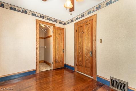 17709 Crestland Road Cleveland OH 44119