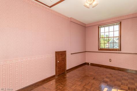 17709 Crestland Road Cleveland OH 44119