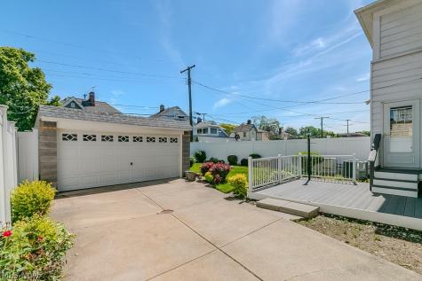 17709 Crestland Road Cleveland OH 44119