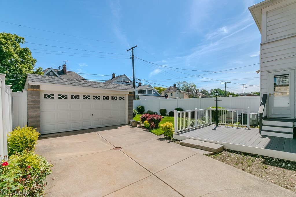 17709 Crestland Road Cleveland OH 44119