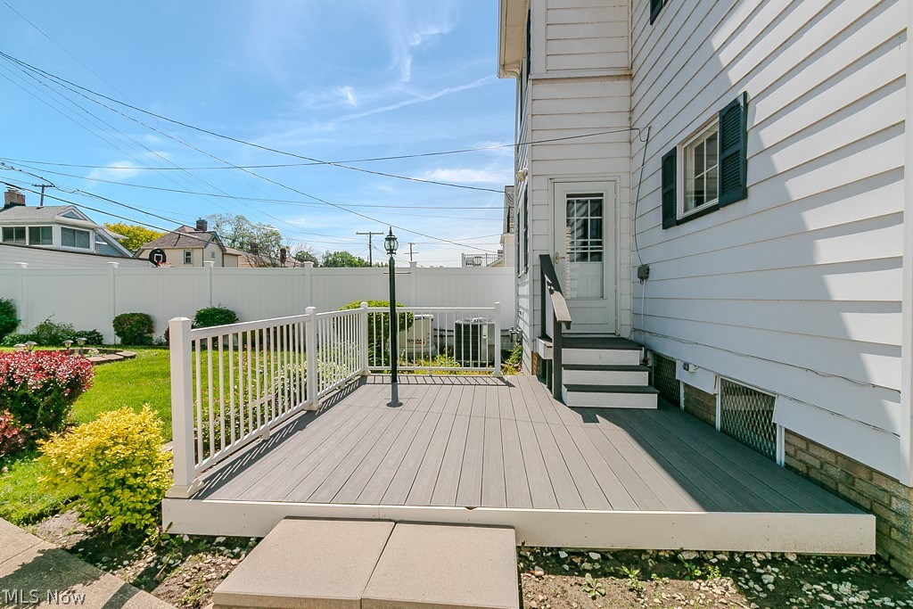 17709 Crestland Road Cleveland OH 44119