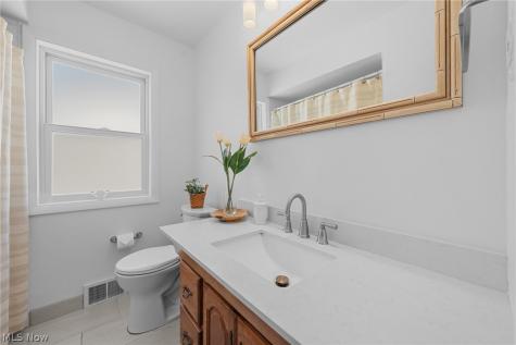 1759 Chelmsford Road Mayfield Heights OH 44124