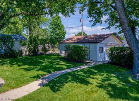 1759 Chelmsford Road Mayfield Heights OH 44124