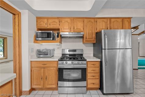 1759 Chelmsford Road Mayfield Heights OH 44124