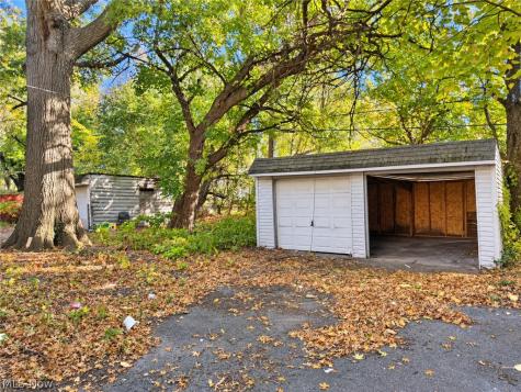 10728 Gooding Avenue Cleveland OH 44108