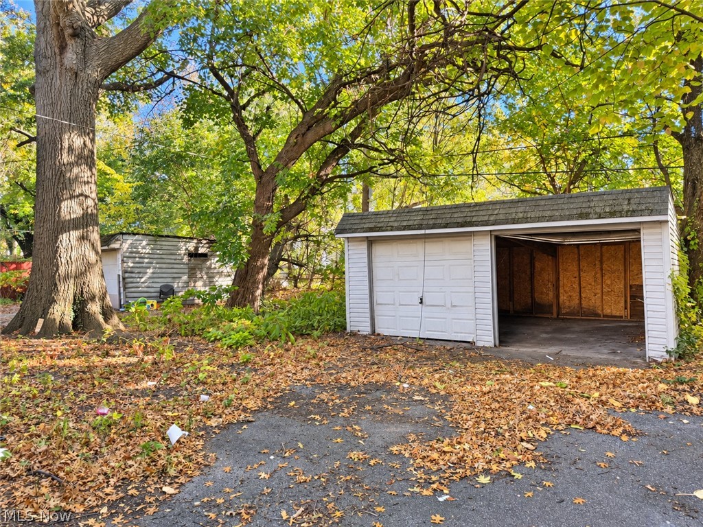 10728 Gooding Avenue Cleveland OH 44108