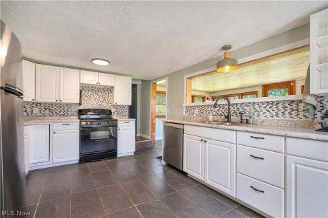 1548 Vanderhoof Road Barberton OH 44203