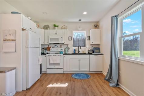 1548 Vanderhoof Road Barberton OH 44203