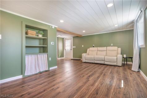 1548 Vanderhoof Road Barberton OH 44203