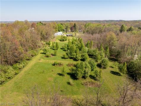 1548 Vanderhoof Road Barberton OH 44203
