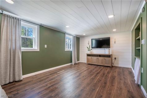 1548 Vanderhoof Road Barberton OH 44203
