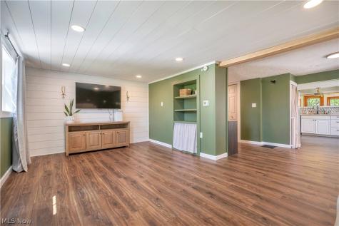 1548 Vanderhoof Road Barberton OH 44203