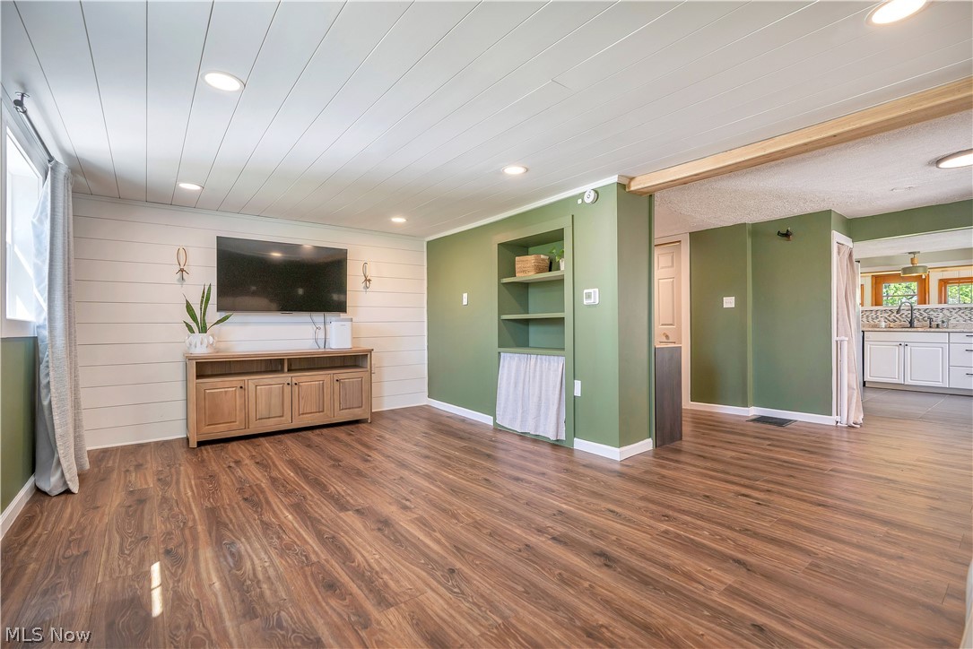 1548 Vanderhoof Road Barberton OH 44203