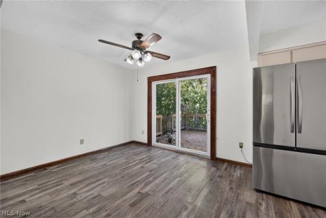 11021 William Penn Avenue NE Hartville OH 44632
