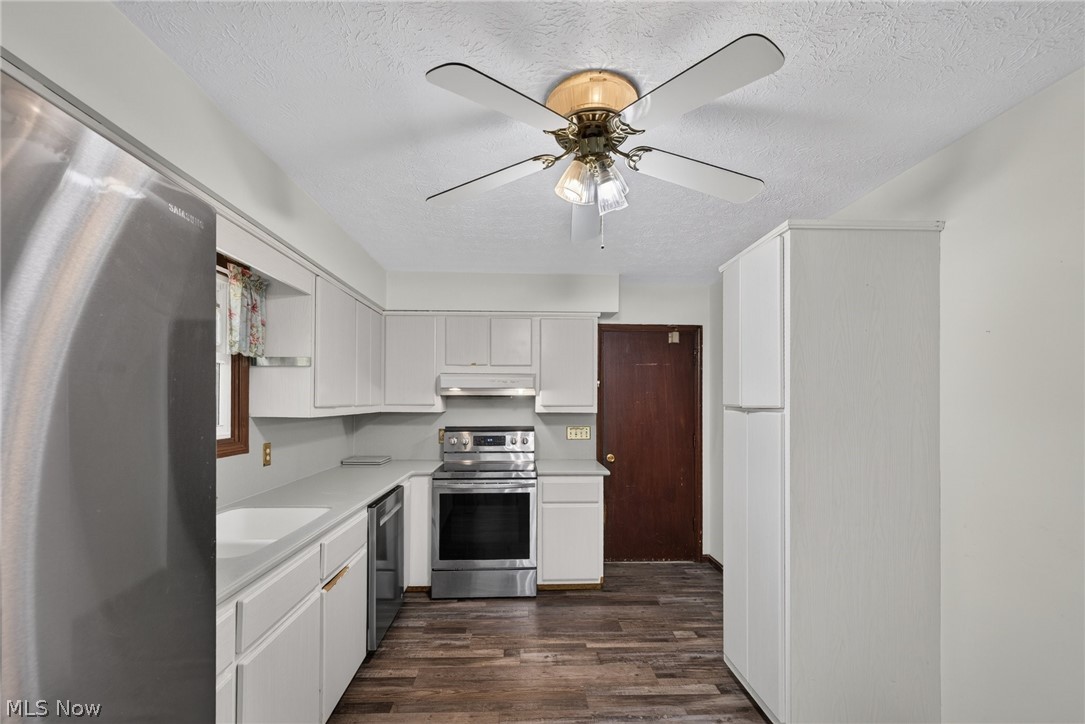 11021 William Penn Avenue NE Hartville OH 44632
