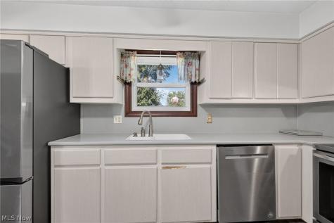 11021 William Penn Avenue NE Hartville OH 44632