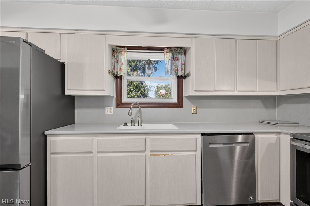 11021 William Penn Avenue NE Hartville OH 44632